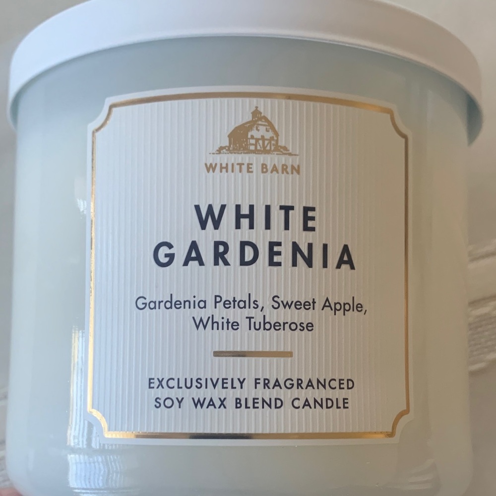 NWOT. Bath & Body Works Accents 3 Wick Soy Wax Blend White Gardenia Candle